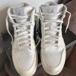 RARE Air Jordan 1 Phat High-Top Sneakers in White and Wolf Grey-White